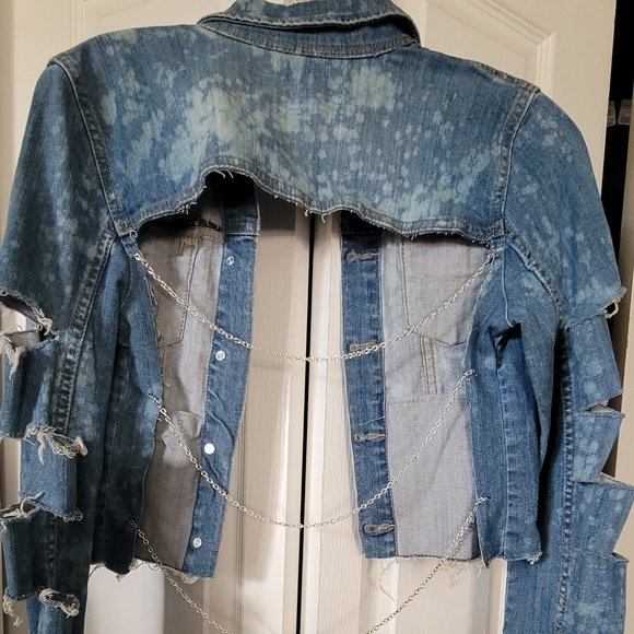 Cropped Jean Jacket with open chained Back - Picture 3 of 3